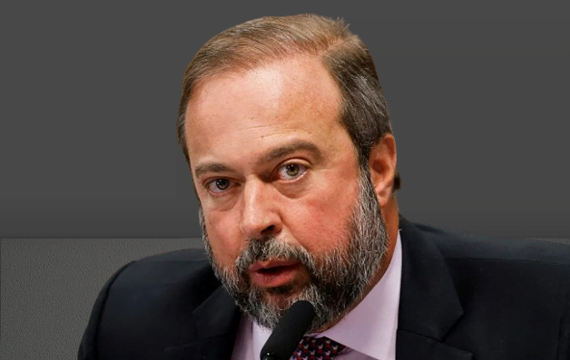 Ministro de Minas e Energia critica Aneel por lentidão e ameaça com intervenção