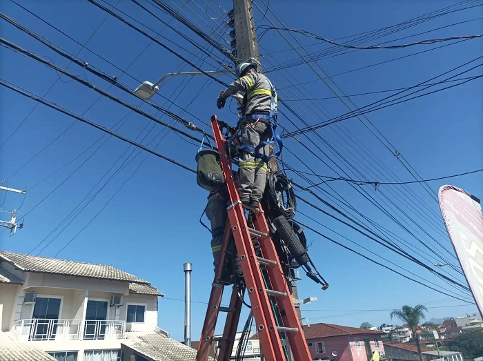 Gestão Eficiente dos Postes pela Celesc Garante Redução na Conta de Luz e Melhoria na Infraestrutura de SC