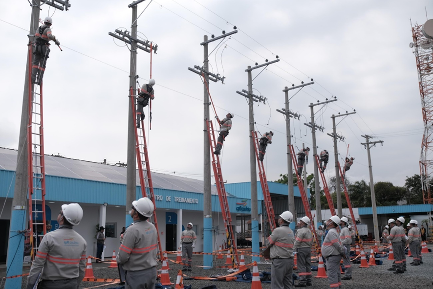 Rodeio de Eletricistas - Profissionais da CPFL Paulista Brilham em Competição de Segurança