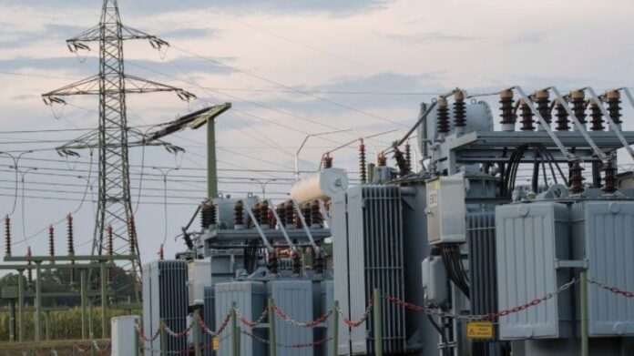 Concessionárias de energia devem investir em novas tecnologias em 2025 para atender à crescente demanda, aponta pesquisa da Deloitte