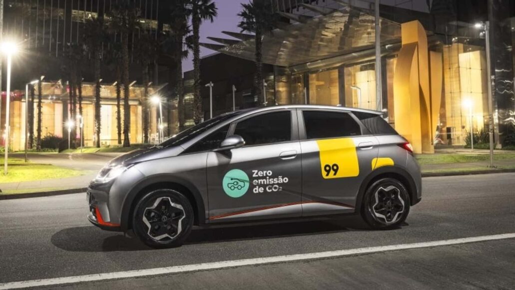 Carros elétricos ganham força no Brasil: crescimento de 24% impulsiona eletromobilidade