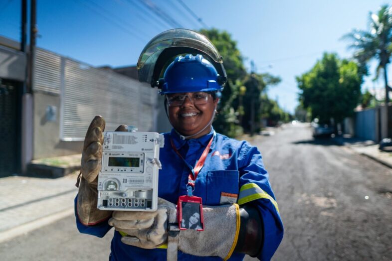 Copel Moderniza Rede Elétrica de Foz do Iguaçu com Instalação de Medidores Inteligentes