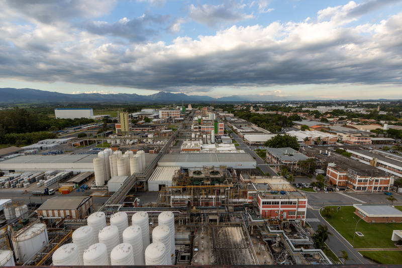 Indústria química acelera transição energética e reforça compromisso com a sustentabilidade