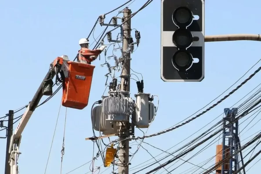 Novo projeto de lei quer obrigar distribuidoras a alertar consumidores sobre aumento atípico na conta de luz