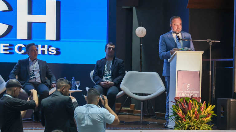 Setor Elétrico em Expansão - Hidrelétricas e Inovação como Chave para a Revolução Energética