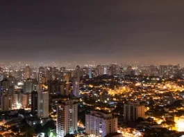Brasil registra maior consumo mensal de energia elétrica da história, puxado pelo setor residencial