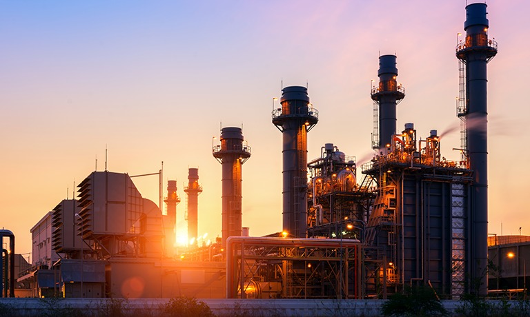 Governo Trump propõe cortes bilionários em energia limpa e prioriza fontes fósseis em novo plano orçamentário