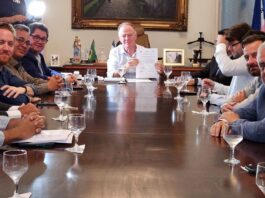 Governo do ES firma contratos para locação de mini usinas solares em órgãos públicos