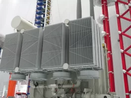Hitachi Energy testa transformador de 765 kV com óleo biodegradável e redefine padrões de segurança e sustentabilidade no setor elétrico