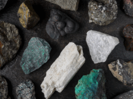 IEA alerta: novas restrições à exportação de minerais críticos elevam riscos à segurança das cadeias globais de energia