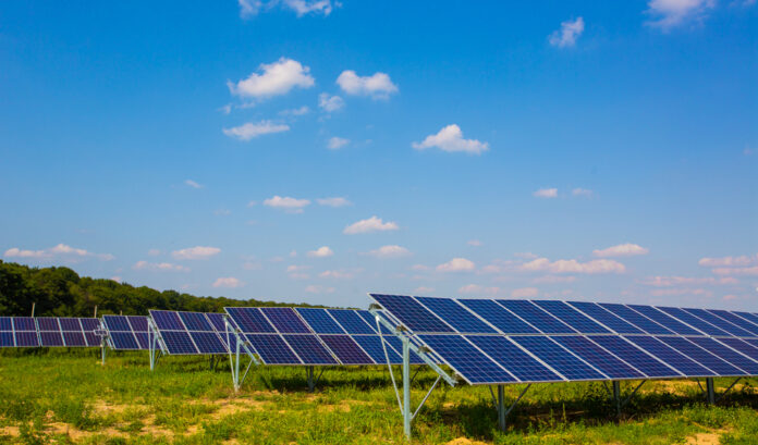 Alta da energia acelera microgeração no varejo e transforma conta de luz em variável estratégica