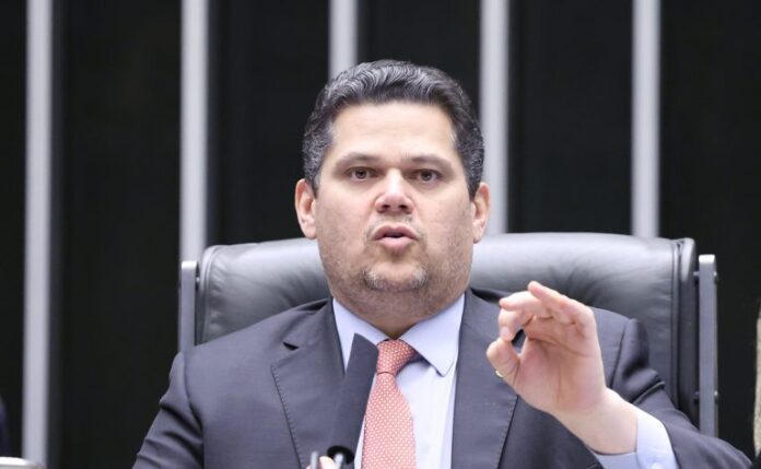 Articulação tenta destravar votação do Redata com Alcolumbre