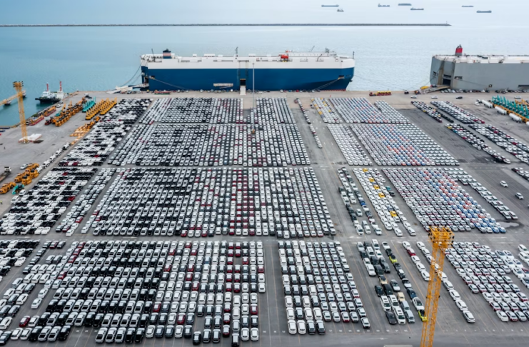 Carros elétricos avançam sobre mercado global e devem atingir 30% das vendas em 2026, projeta IEA