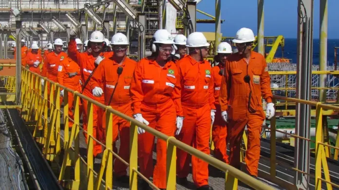 Censo 2026: Ibama inicia mapeamento inédito da força de trabalho offshore nas bacias de Santos, Campos e ES