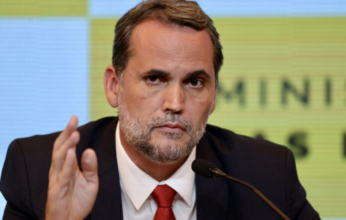 Governo edita MP de subvenção à gasolina para conter repasse de preços ao consumidor