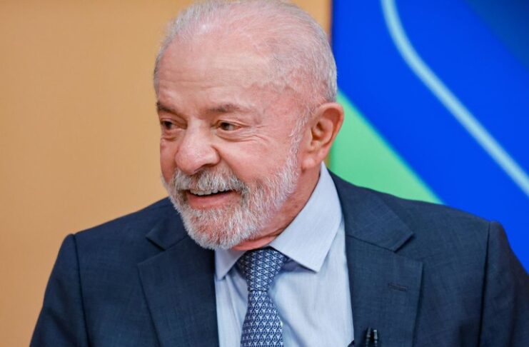 Lula anuncia novos decretos para mitigar impacto do petróleo e conter preços de combustíveis