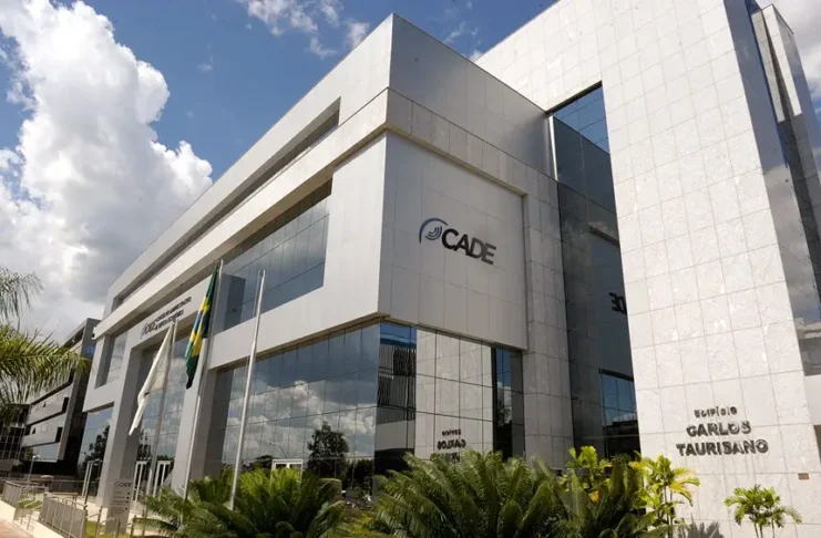 CADE defende cautela em restrições à verticalização e influencia debate sobre Open Energy na ANEEL