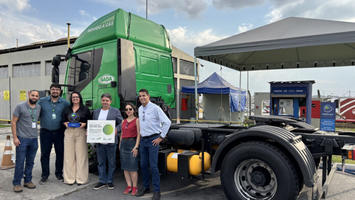 Consórcio em Minas Gerais cria modelo inédito de logística de baixo carbono para transporte pesado com GNV e energia renovável