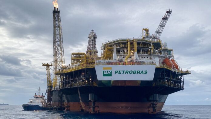 Petrobras entra no bloco Itaimbezinho para criar 'cluster' com projeto Raia na Bacia de Campos Petrobras entra no bloco Itaimbezinho para criar 'cluster' com projeto Raia na Bacia de Campos