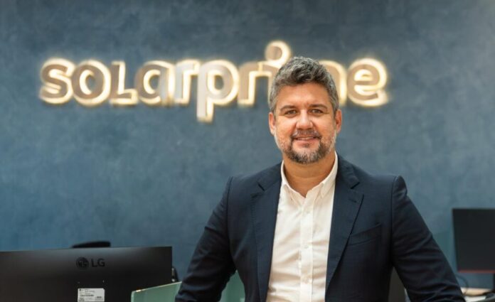 Solarprime contrata Luis Zemlenoi e mira 100 franquias de energia solar