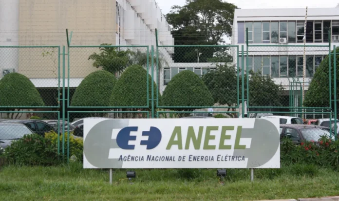 ANEEL descarta obrigatoriedade de redes subterrâneas e alerta para impacto bilionário nas tarifas ANEEL descarta obrigatoriedade de redes subterrâneas e alerta para impacto bilionário nas tarifas
