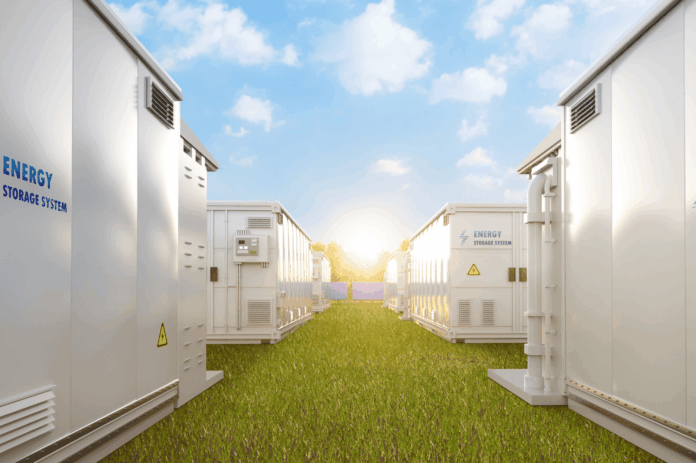 BESS supera 100 GW globais e Wood Mackenzie lança inédito ranking de integradores liderado por Sungrow e Tesla