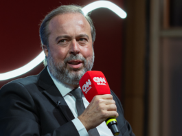 Brasil não abrirá mão de soberania sobre minerais estratégicos, afirma Alexandre Silveira