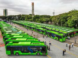 Emplacamento de ônibus elétricos dispara 92,5% e produção nacional domina 80% do mercado