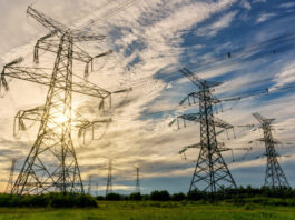 IEA: Demanda global por eletricidade acelera até 2027 com IA e avanço das renováveis