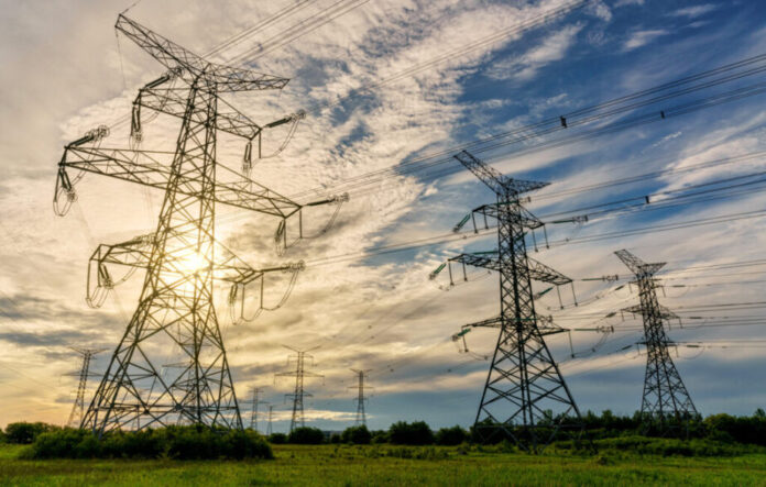 IEA: Demanda global por eletricidade acelera até 2027 com IA e avanço das renováveis